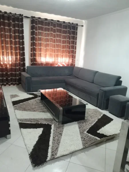Tirane, jepet me qera apartament 2+1+Ballkon Kati 8, 112 m² 500 € (Yzberisht | Kompleksi Grand Gallery)