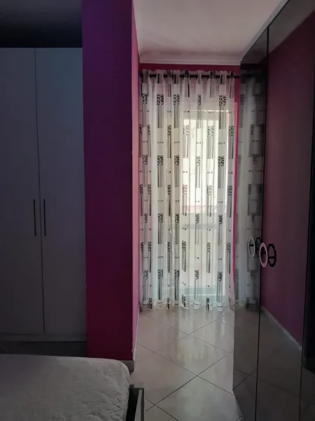 Tirane, jepet me qera apartament 2+1+Ballkon Kati 8, 112 m² 500 € (Yzberisht | Kompleksi Grand Gallery)