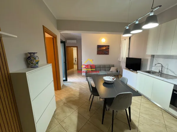 Vlore, jepet me qera apartament 2+1+Ballkon Kati 5, 90 m² 400 € (Rruga Gjergj Arianiti)