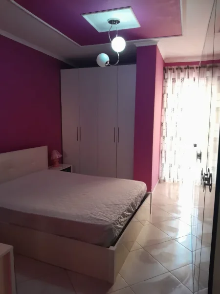 Tirane, jepet me qera apartament 2+1+Ballkon Kati 8, 112 m² 500 € (Rruga 3 deshmoret)