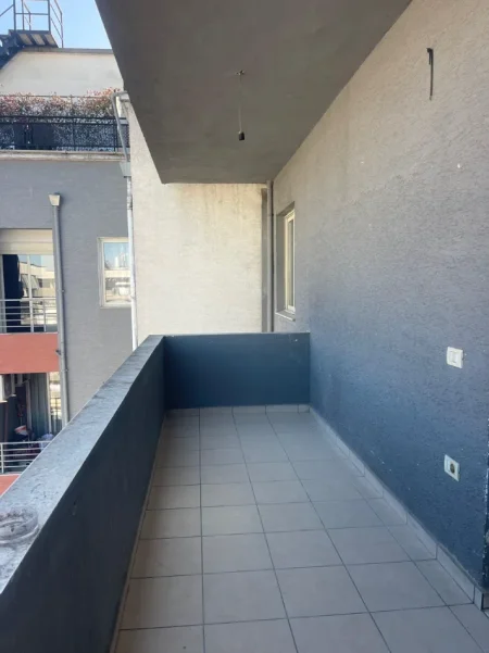 Jepet me qera apartament 2+1+Ballkon Kati 8, 81 m² 350 € (Eja Studio) Astir