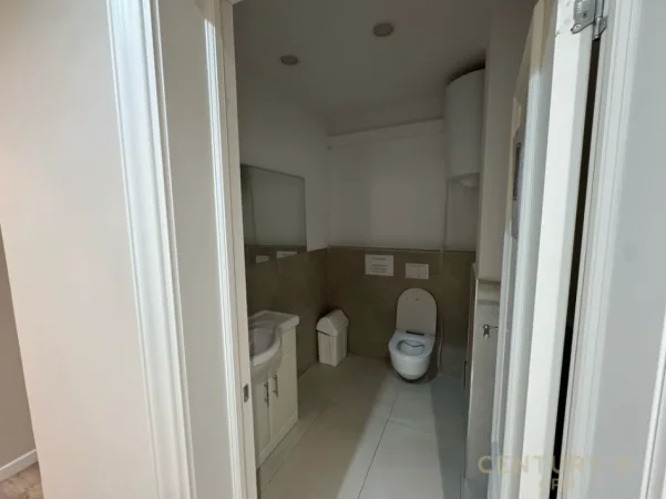 Tirane, jepet me qera zyre Kati 6, 215 m² 4.500 € (Blloku)