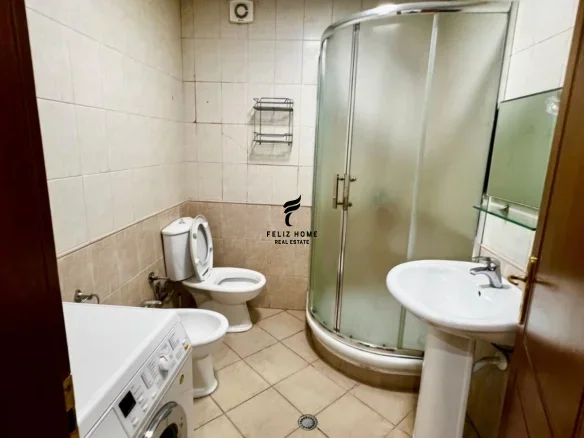 Tirane, jepet me qera apartament 1+1+Ballkon Kati 2, 70 m² 550 € (BRRYL)