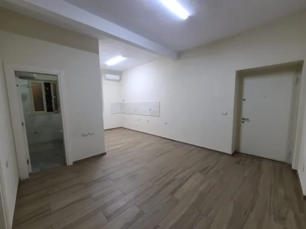 Tirane, jepet me qera apartament 2+1+Aneks+Ballkon Kati 2, 75 m² 850 € (Bulevardi Zogu 1 kryqezimi me Rr.Fortuzi)