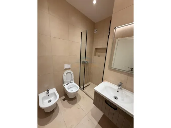 Tirane, jepet me qera apartament 1+1 Kati 5, 650 m² 650 € (Rezidenca Erli, Porcelan)