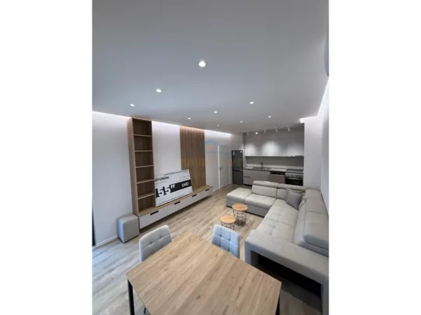 Tirane, jepet me qera apartament 1+1 Kati 5, 650 m² 650 € (Rezidenca Erli, Porcelan)