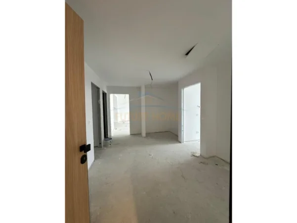 Tirane, jepet me qera zyre Kati 15, 171 m² 5.126 € (air albania)