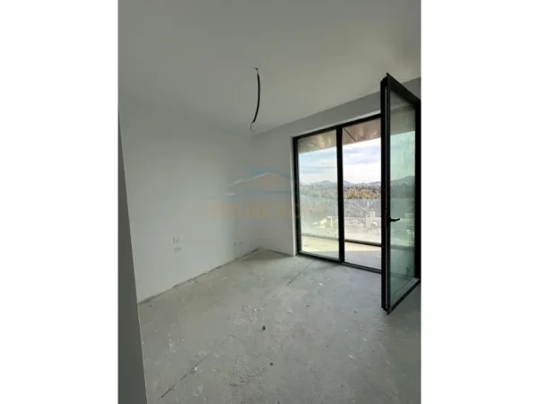 Tirane, jepet me qera zyre Kati 15, 171 m² 5.126 € (air albania)