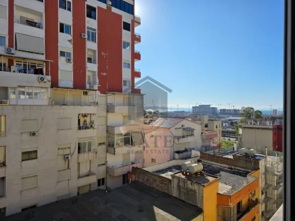 Durres, jepet me qera apartament 2+1 Kati 5, 80 m² 400 € (UKD)