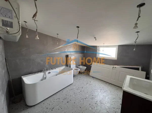 Tirane, jepet me qera ambjent biznesi , 210 m² 2.300 € (Shallvaret)