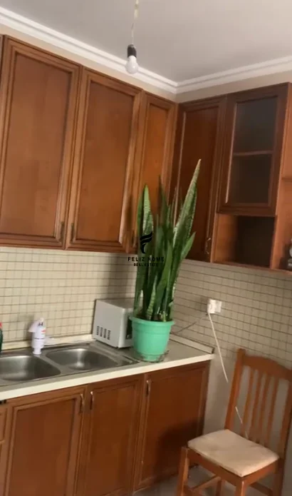 Tirane, jepet me qera apartament 1+1 Kati 5, 65 m² 600 € (RRUGA E DURRESIT)