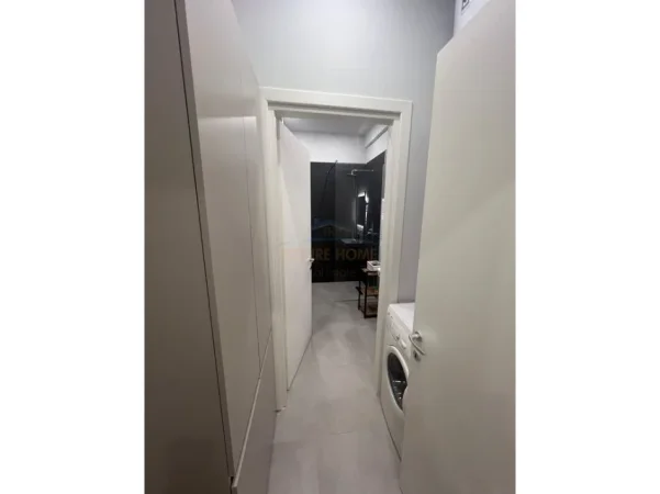 Tirane, jepet me qera apartament 2+1 Kati 1, 118 m² 800 € (ISH DOGANA)