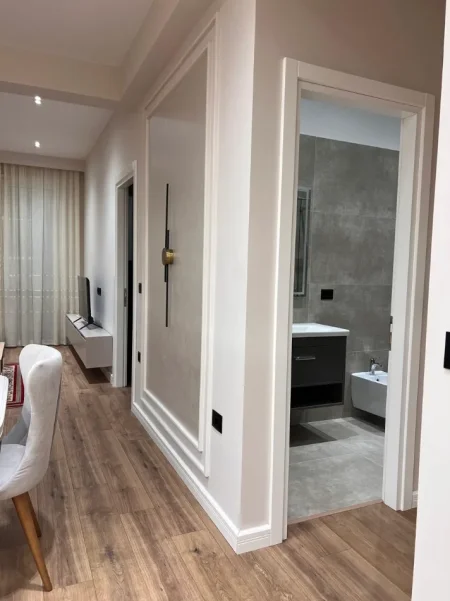 Tirane, jepet me qera shtepi 1+1 Kati 1, 70 m² 600 € (Rruga Mine Peza)