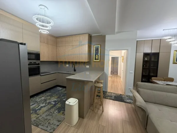 Tirane, jepet me qera apartament 3+1+Ballkon Kati 6, 159 m² 210.000 € (Garden Building)