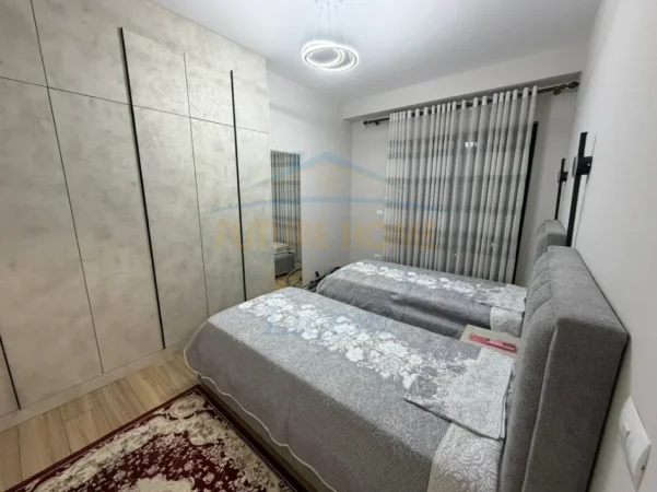 Tirane, jepet me qera apartament 3+1+Ballkon Kati 6, 159 m² 210.000 € (Garden Building)