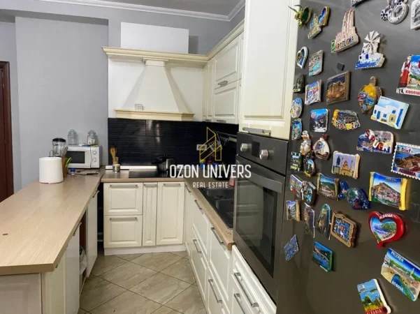 Tirane, shitet apartament 2+1+Ballkon Kati 7, 101 m² 165.000 € (Fresk)