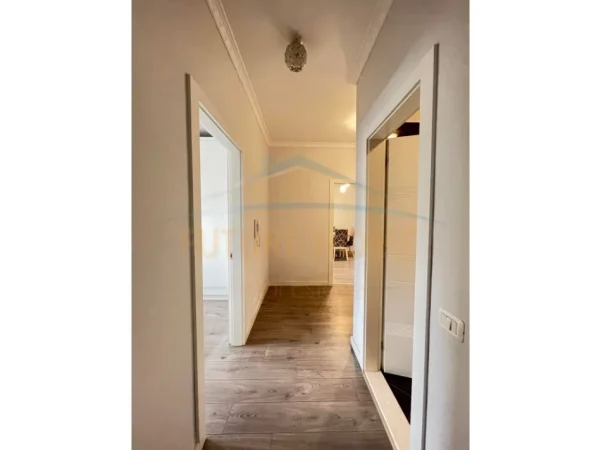 Tirane, jepet me qera apartament 2+1 Kati 8, 104 m² 550 € 