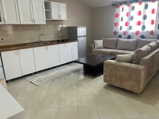 Tirane, jepet me qera apartament 1+1+Aneks+Ballkon Kati 3, 55 m² 350 € (rruga 5 maji)