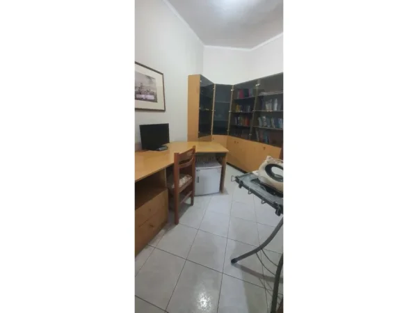 Tirane, jepet me qera apartament 2+1 Kati 3, 100 m² 600 € 