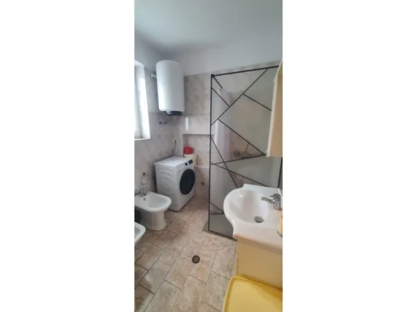 Tirane, jepet me qera apartament 2+1 Kati 3, 100 m² 600 € 