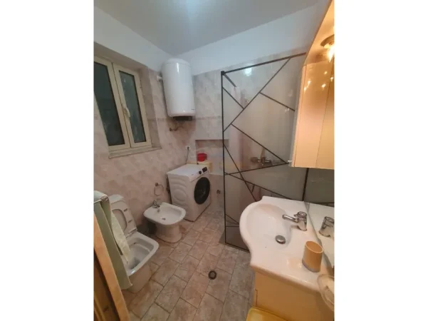 Tirane, jepet me qera apartament 2+1 Kati 3, 100 m² 600 € 