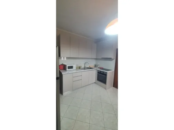 Tirane, jepet me qera apartament 2+1 Kati 3, 100 m² 600 € 