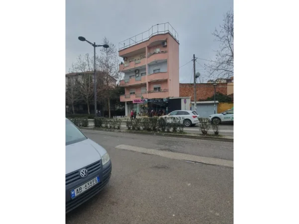Tirane, jepet me qera apartament 2+1 Kati 3, 100 m² 600 € 