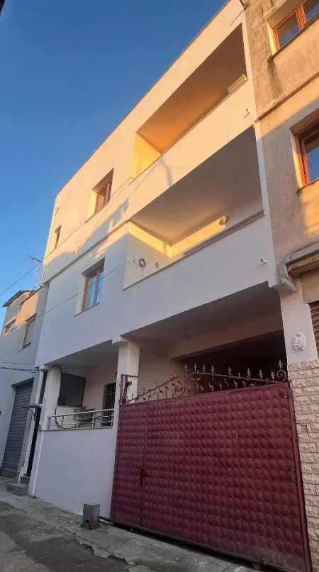 Tirane, jap me qera Vile 2+1+Aneks+Ballkon , 40.000 € (Shaban duka)