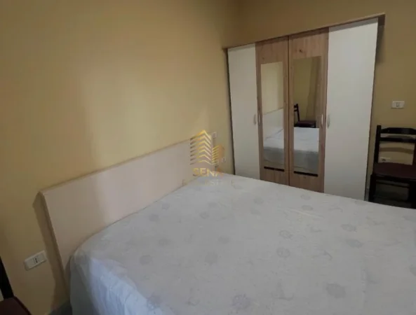 Tirane, jepet me qera apartament 1+1+Ballkon Kati 8, 60 m² 500 € (Komuna e Parisit)