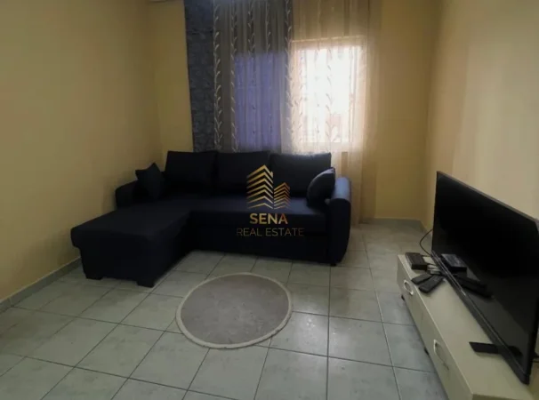 Tirane, jepet me qera apartament 1+1+Ballkon Kati 8, 60 m² 500 € (Komuna e Parisit)