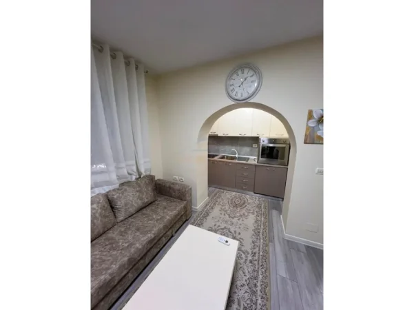 Tirane, jepet me qera apartament 1+1 Kati 1, 60 m² 600 € 