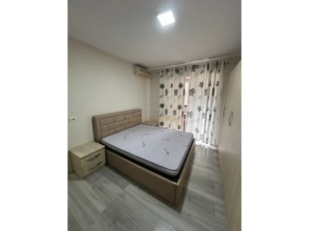 Tirane, jepet me qera apartament 1+1 Kati 1, 60 m² 600 € 