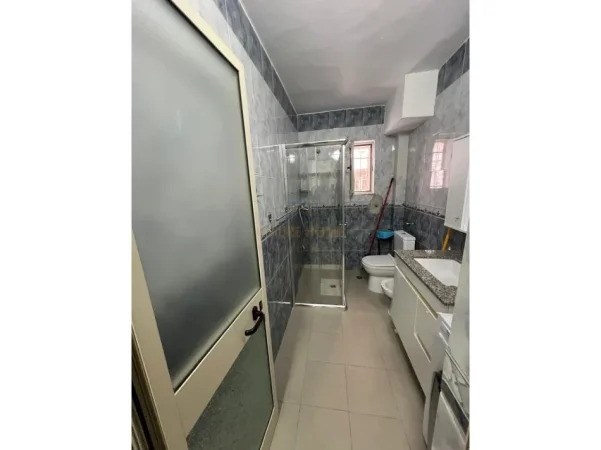 Tirane, jepet me qera apartament 1+1 Kati 1, 60 m² 600 € 