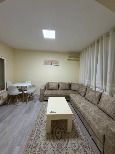 Tirane, jepet me qera apartament 1+1 Kati 1, 60 m² 600 € (Myslym shyr)