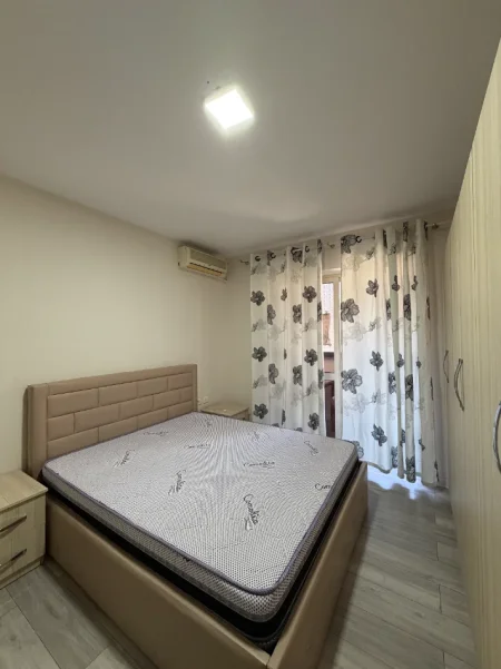 Tirane, jepet me qera apartament 1+1 Kati 1, 60 m² 600 € (Myslym shyr)