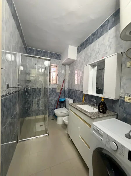 Tirane, jepet me qera apartament 1+1 Kati 1, 60 m² 600 € (Myslym shyr)