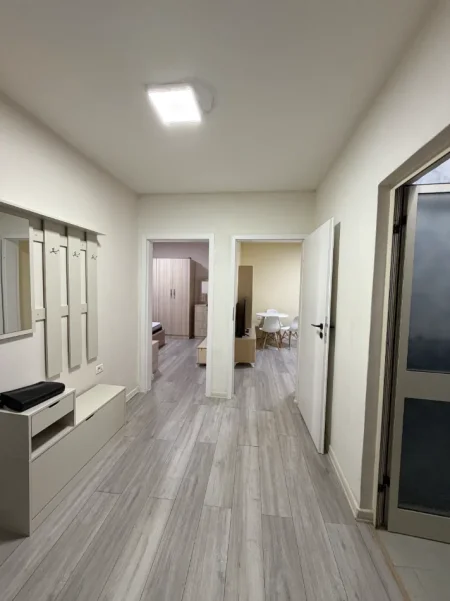 Tirane, jepet me qera apartament 1+1 Kati 1, 60 m² 600 € (Myslym shyr)