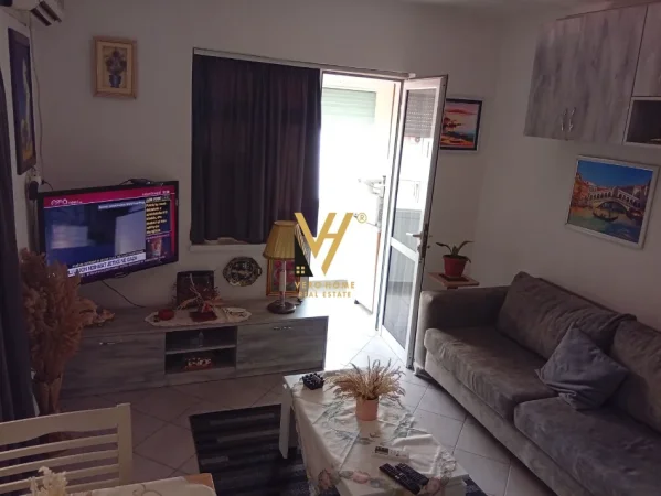 Tirane, jepet me qera apartament 1+1+Ballkon Kati 4, 65 m² 620 € (BRRYL)