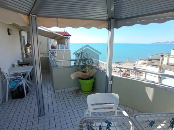 Durres, jepet me qera apartament 1+1+Ballkon Kati 5, 50 m² 500 € (Shkembi i Kavajes)