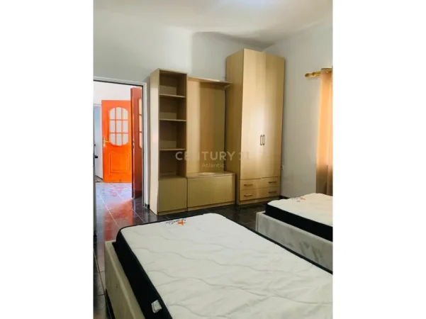 Durres, jepet me qera shtepi 2+1 Kati 1, 475 m² 350 € 