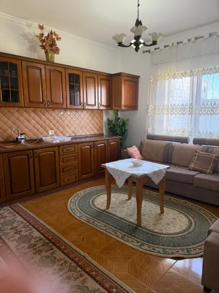 🏡 Jepet me Qera Hyrje Private  2+1 Globe , perballe Square 21 , 500 EURO