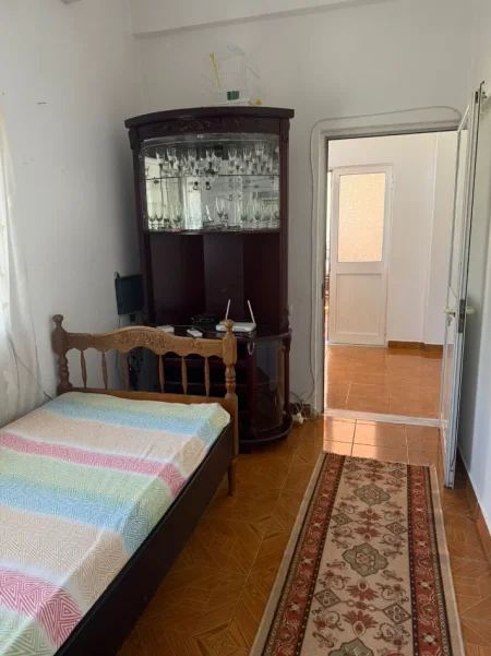 🏡 Jepet me Qera Hyrje Private  2+1 Globe , perballe Square 21 , 500 EURO