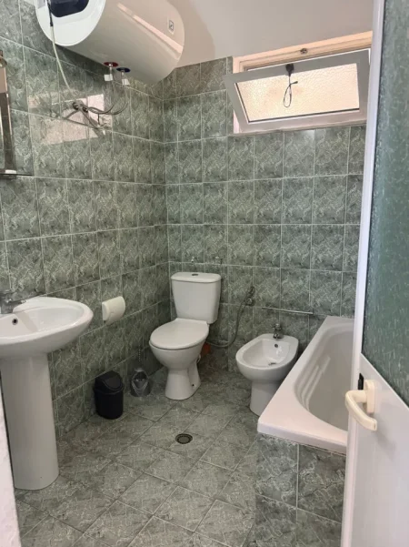 🏡 Jepet me Qera Hyrje Private  2+1 Globe , perballe Square 21 , 500 EURO