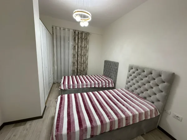 Tirane, jepet me qera apartament 2+1 , 90 m² 800 € (Liqeni i Thatë)