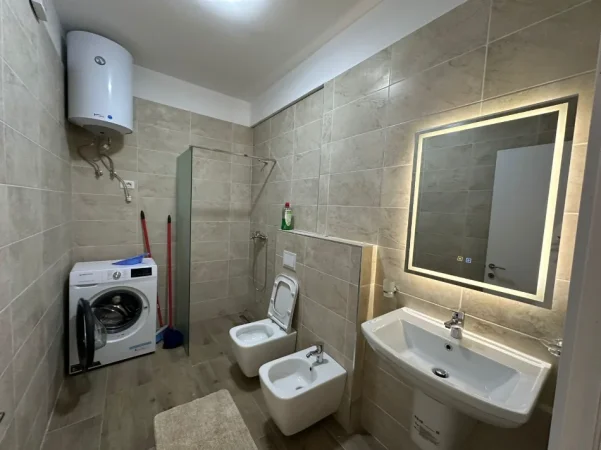 Tirane, jepet me qera apartament 2+1 , 90 m² 800 € (Liqeni i Thatë)
