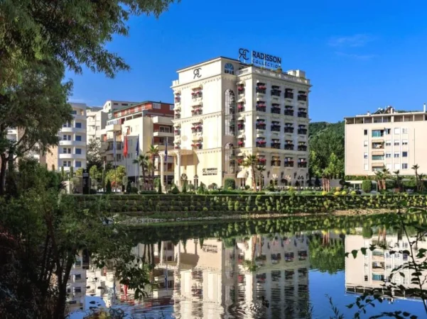 Tirane, jepet me qera 2+1 , 140 m² 1.200 € (Liqeni i Thate)