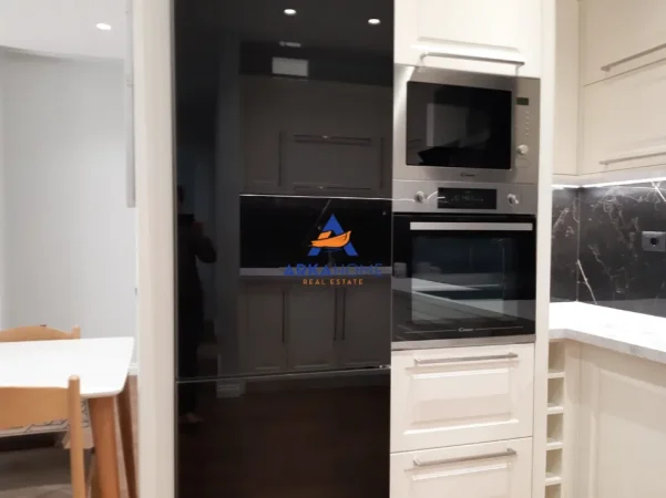 Tirane, jepet me qera apartament 2+1 Kati 7, 94 m² 850 € 