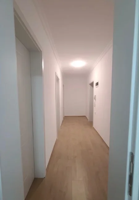 Tirane, jepet me qera apartament 2+1+Ballkon Kati 3, 88 m² 1.200 € 