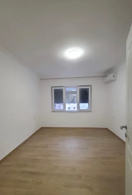 Tirane, jepet me qera apartament 2+1+Ballkon Kati 3, 88 m² 1.200 € 