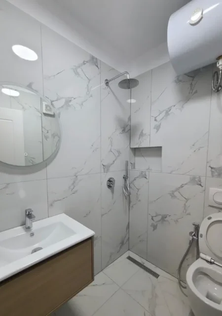 Tirane, jepet me qera apartament 2+1+Ballkon Kati 3, 88 m² 1.200 € 
